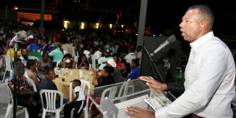 Cientos de empresarios, profesionales, comerciantes y emprendedores celebran junto a Hipólito Martínez el 48 aniversario de Cienfuegos