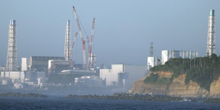 Japón comienza a verter al océano el agua de Fukushima