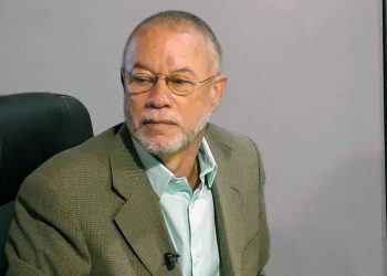 José Izquierdo cuestiona desempeño ministros de Educación
