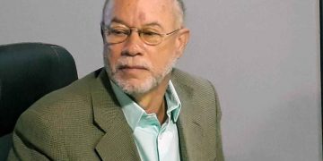 José Izquierdo cuestiona desempeño ministros de Educación