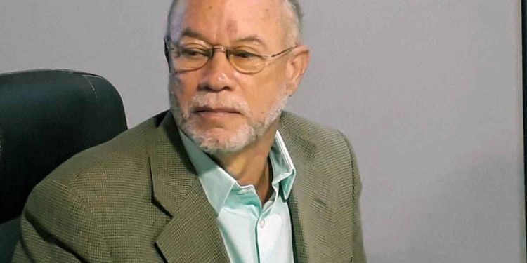 José Izquierdo cuestiona desempeño ministros de Educación
