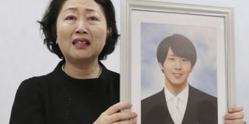 Se quitó la vida tras trabajar 200 horas extra: el caso que resalta el problema de suicidios en Japón