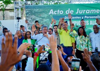 Diputado Domingo de León, 3 miembros del CC del PLD, varios regidores y un vocal se juramentaron hoy en la FP