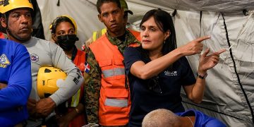 Altice entrega donaciones a equipos de socorro en San Cristóbal