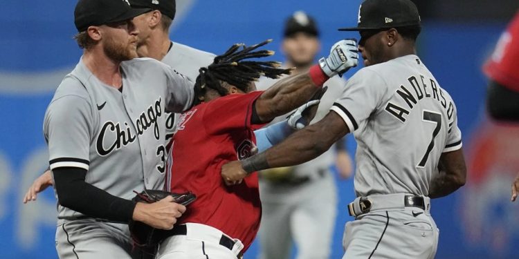 MLB suspende 6 juegos a Anderson y 3 a Ramírez por pelear