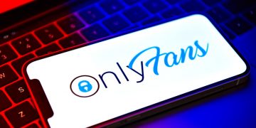Revelan cuánto gana en dividendos cada día el dueño de OnlyFans