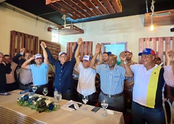 Líderes provinciales del PLD y FP en Blanco Arriba y Villa Tapia pasaron a respaldar a Fredy Fernández precandidato a senador por Salcedo