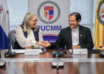 PUCMM y ADOMPRETUR firman acuerdo de capacitación para la Prensa turística  