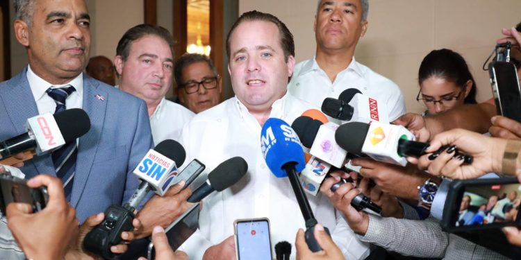 Abinader instruye a funcionarios del Gobierno no utilizar los recursos del Estado en la campaña electoral