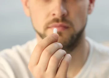 Por qué tantos hombres temen la llegada de la píldora anticonceptiva masculina