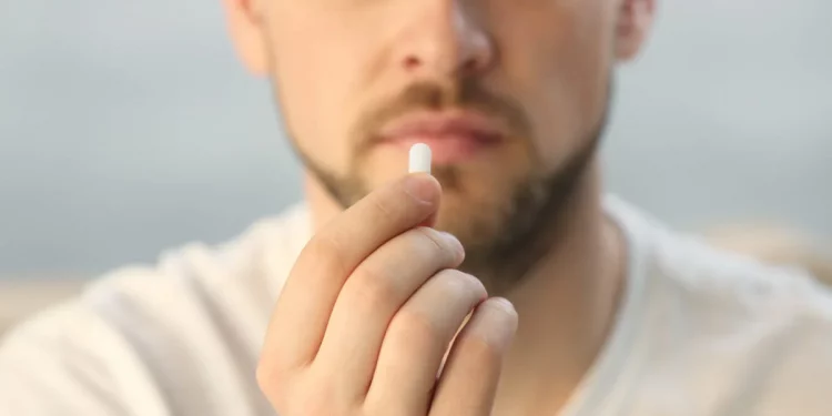 Por qué tantos hombres temen la llegada de la píldora anticonceptiva masculina