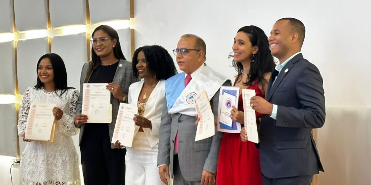 Presidente Sociedad Dominicana de Neumología juramenta nuevos miembros