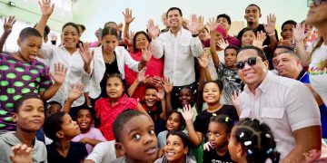 Roberto Ángel encabeza jornadas sociales en Los Alcarrizos y Pedro Brand que impactan afectados por la tormenta Franklin