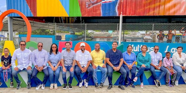 Roberto Ángel inaugura “Paseo de los Colores” en Nagua; más de mil metros cuadrados de arte público