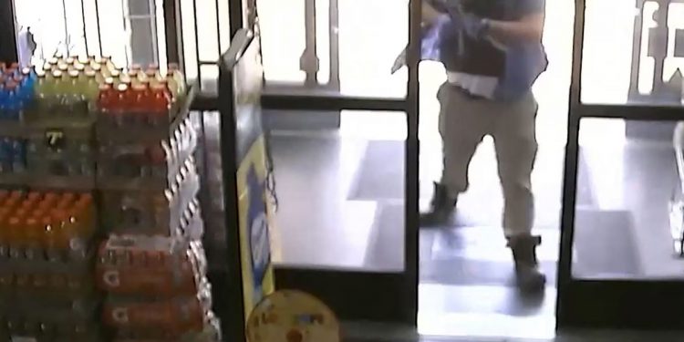 El autor del tiroteo racista en Jacksonville había comprado sus armas de modo legal