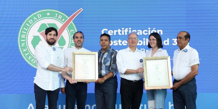 Seguros Monumental celebra 35 aniversario y destaca Certificación 3RS por su Sistema de Gestión Ambiental