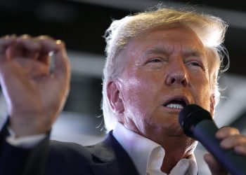 «Nuestro país se está yendo al infierno»: Trump lanza una advertencia sobre el dólar