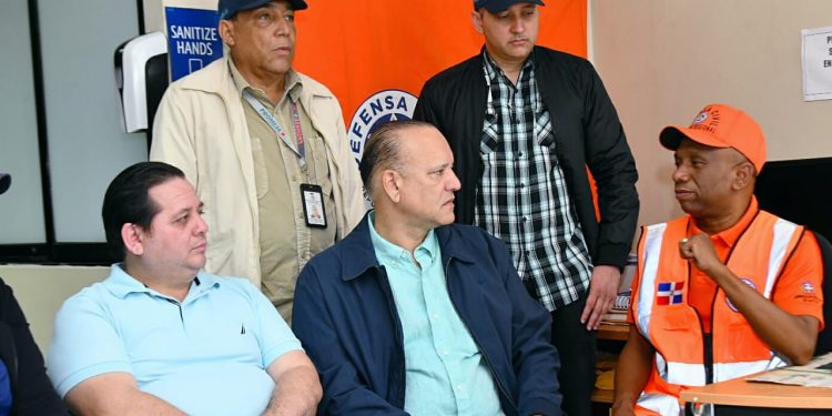 Ulises Rodríguez ofrece apoyo a entidades de socorro en Santiago, ante el paso de la tormenta tropical Franklin