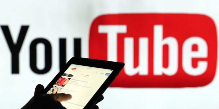 ¡Buscar canciones tarareandolas en YouTube!