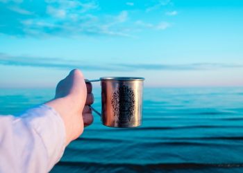 Beber agua de mar, ¿saludable? Conoce si añadir agua marina a tu hidratación es beneficioso para ti