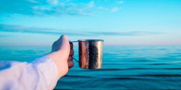 Beber agua de mar, ¿saludable? Conoce si añadir agua marina a tu hidratación es beneficioso para ti