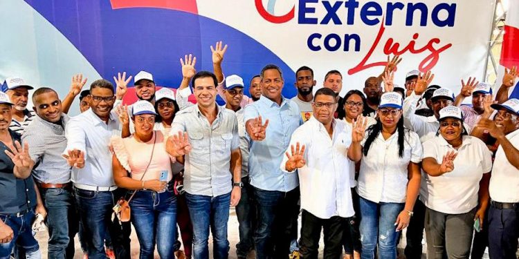 47 presidentes comités de base del PLD de SDE se juramentan en Unidad Externa con Luis