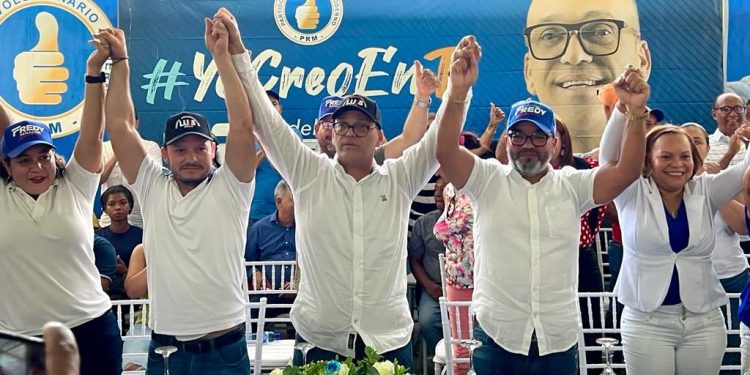 Más de 40 líderes y dirigentes de la corriente de Elido Pérez del PRM pasaron a respaldar la candidatura de Fredy Fernández en Salcedo