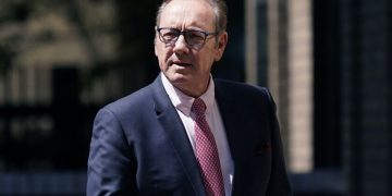 Tras ser absuelto en los juicios por acoso sexual, Kevin Spacey vuelve a la pantalla: dónde se lo podrá ver