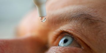 Retiran en EE.UU. otra marca de gotas oculares potencialmente contaminadas con bacterias mortales