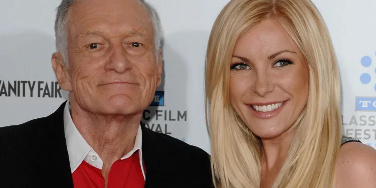 Una de las viudas de Hugh Hefner contó que el fundador de Playboy consumió tanto viagra que terminó sordo