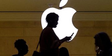 Caen las ventas de iPhone y accionistas castigan las acciones de Apple