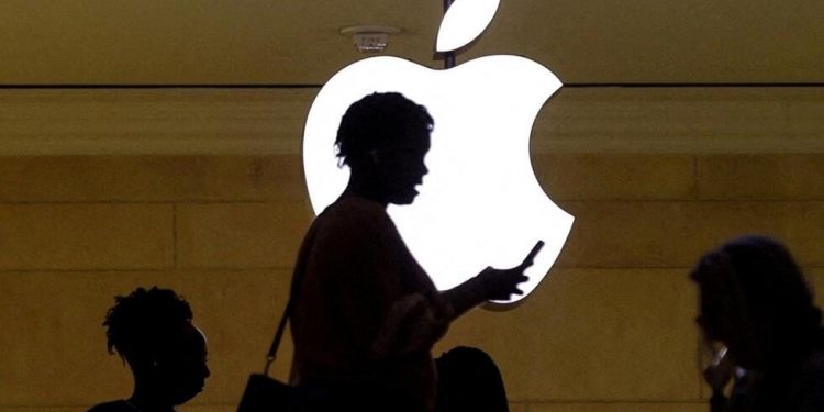 Caen las ventas de iPhone y accionistas castigan las acciones de Apple