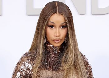 El micrófono que Cardi B le lanzó a una mujer durante su concierto supera los US$30,000 en subasta