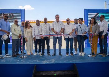 Abinader entrega más de 300 títulos de propiedad en Montecristi; inaugura centro de INFOTEP y hotel Wyndham Garden El Morro