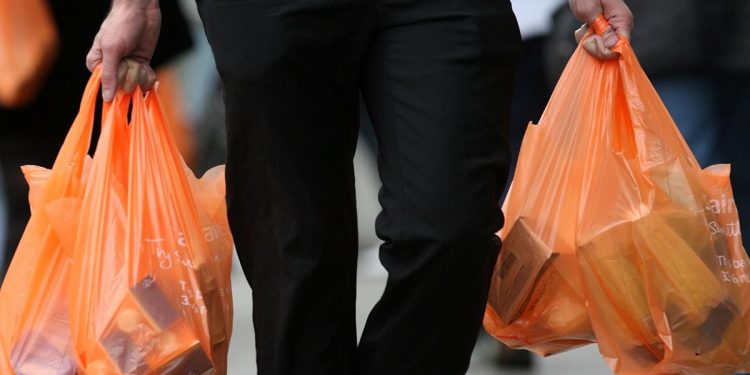 En NY prohibirán sacar basura en fundas plásticas