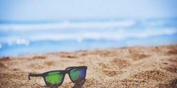 Arena en los ojos: qué hacer y qué no, según los expertos
