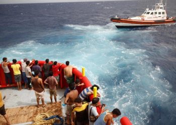 Más de 40 migrantes murieron en un nuevo naufragio frente a la isla italiana de Lampedusa