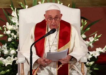 El Papa pidió escuchar a las víctimas de abusos sexuales y cuestionó a Europa por no poner fin a la guerra en Ucrania