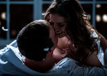 El exprimidor: la postura sexual que vuelve locos a los hombres