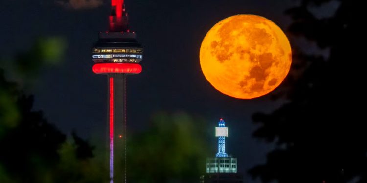 La superluna azul y la tiranía del click