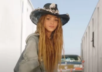 Shakira lanza otras indirectas a Piqué en nuevo tema: «Ahí sigue mi exsuegro que no pisa sepultura»