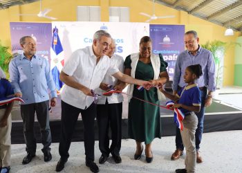 Presidente Abinader inaugura escuela básica en Sabana Perdida que beneficiará a 800 alumnos