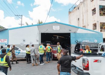 Alcaldía del Distrito Nacional, Digesett e Intrant realizan operativo conjunto para retirar vehículos y casetas de venta de comidas que obstaculizan espacios  públicos