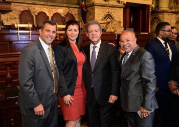 Precandidata a la alcaldía de Santiago, Altagracia González acompaña a Leonel en actividades políticas en Pensilvania, NJ y NY