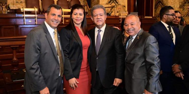 Precandidata a la alcaldía de Santiago, Altagracia González acompaña a Leonel en actividades políticas en Pensilvania, NJ y NY
