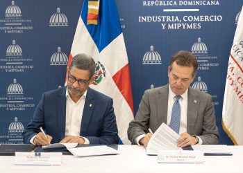 Casa Brugal firma acuerdo con el MICM para fortalecer las capacidades del país
