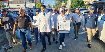 Ministro de Salud Daniel Rivera encabeza jornada contra el dengue en Santiago