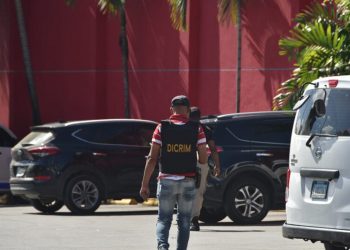 Matan dos vigilantes en supermercado Supermercado Olé en Villa Mella