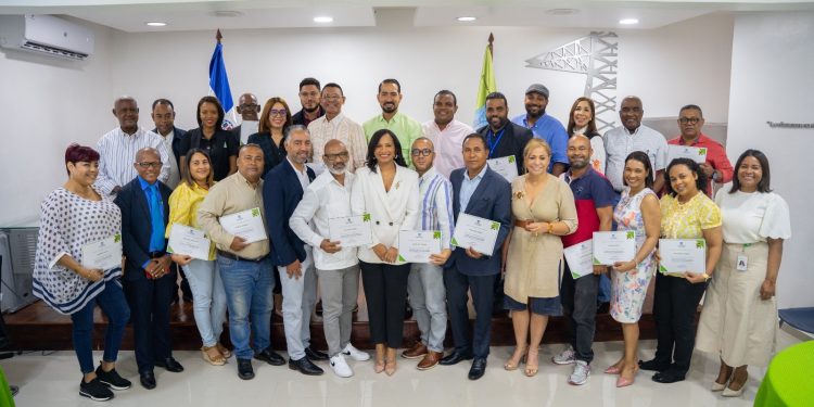 ETED imparte taller de capacitación a periodistas sobre funcionamiento del sistema eléctrico nacional   