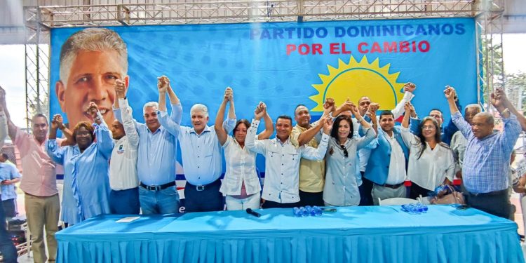 Eduardo Estrella dice trabajan sin descanso para que el presidente Abinader siga cuatro años más en favor de Santiago y el país